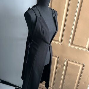 Black Blazer 
Size :s
Designer:Bcbg
Brand new
No Tag